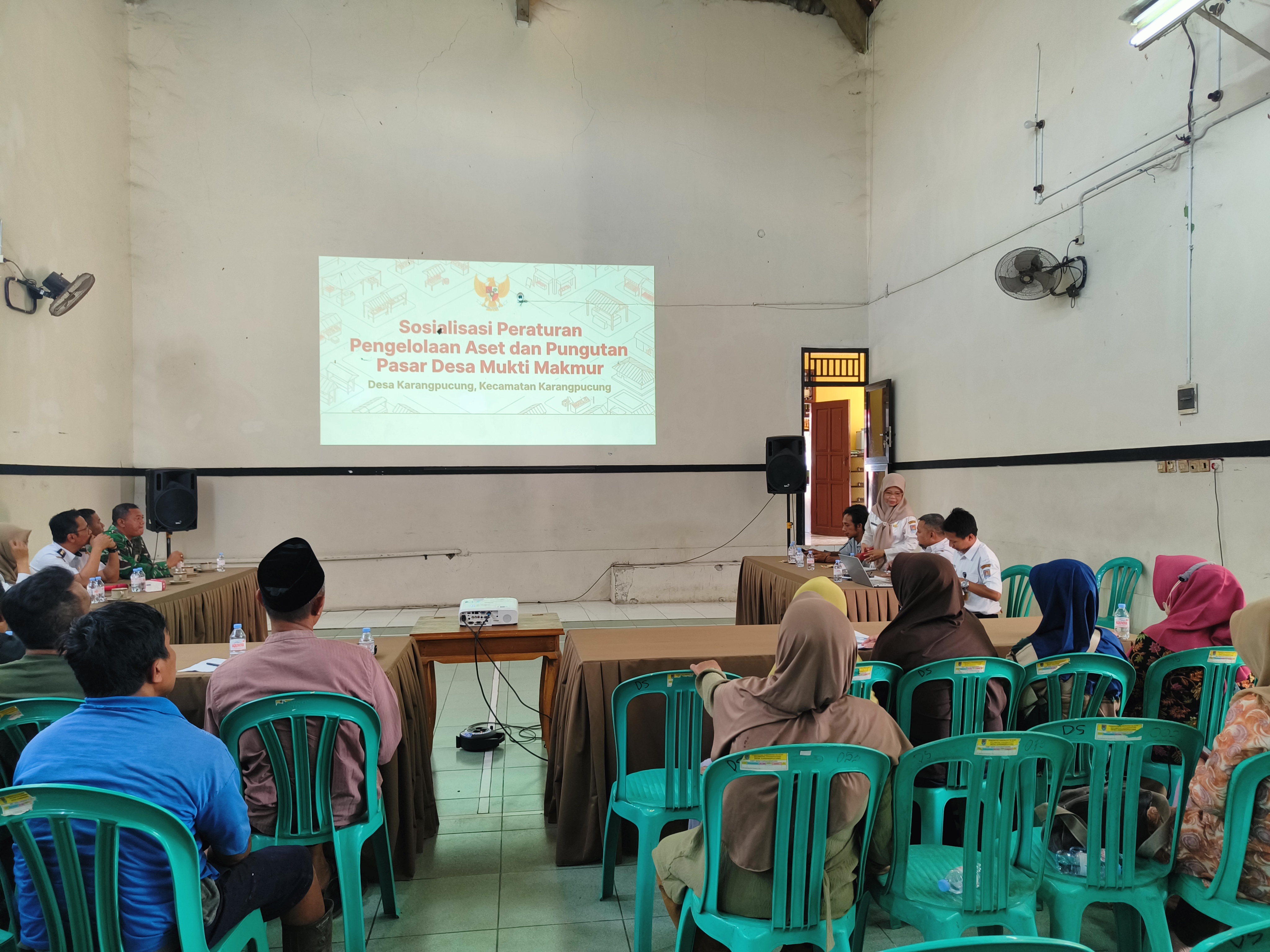 Pemdes Karangpucung Gelar Sosialisasi Perdes, Siap Tata Pedagang Pasar Mukti Makmur