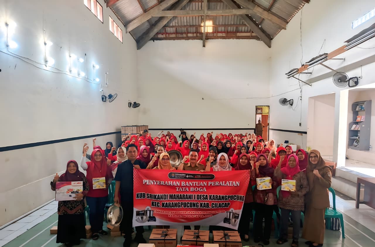 Pemerintah Kabupaten Cilacap Serahkan Bantuan Peralatan Usaha untuk Tingkatkan IKM