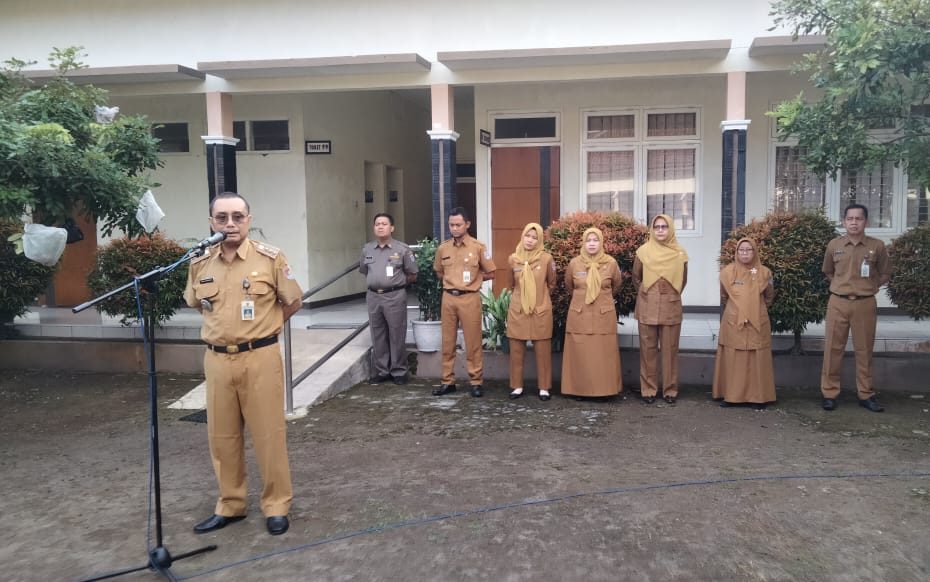 Apel Rutin dan Rapat Staf Kecamatan Karangpucung: ASN Siap Hadapi Era Digital